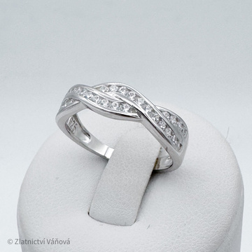 Stříbrný prsten se zirkony